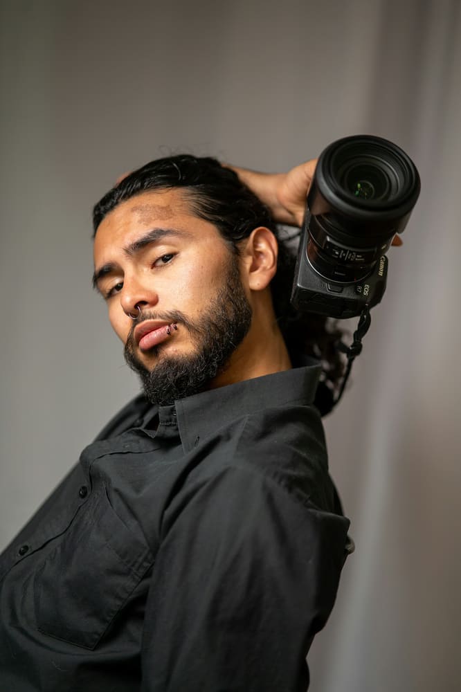 Retrato de Alejandro Garzón, fotógrafo de Kalo Producciones.